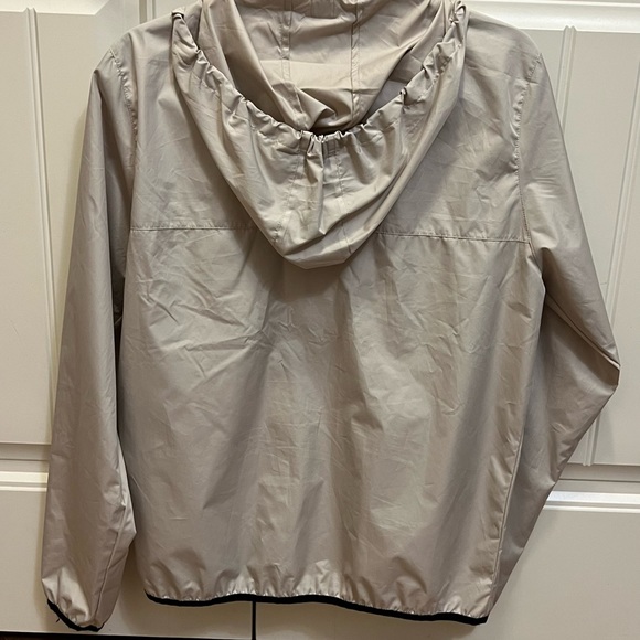IZOD wind breaker/rain jacket size SM - Picture 2 of 3